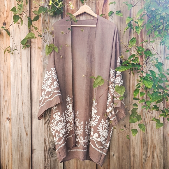 🌞LAST ONE🌞NWT Embroidered Vine Kimono - Picture 4 of 4
